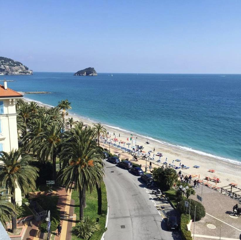 Appartamento In Centro A 30M Dal Mare Spotorno Exterior foto
